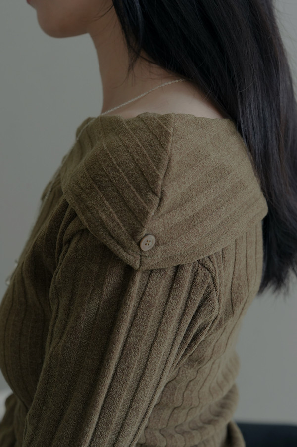 不規則卡肩坑條紋上衣(棕) 