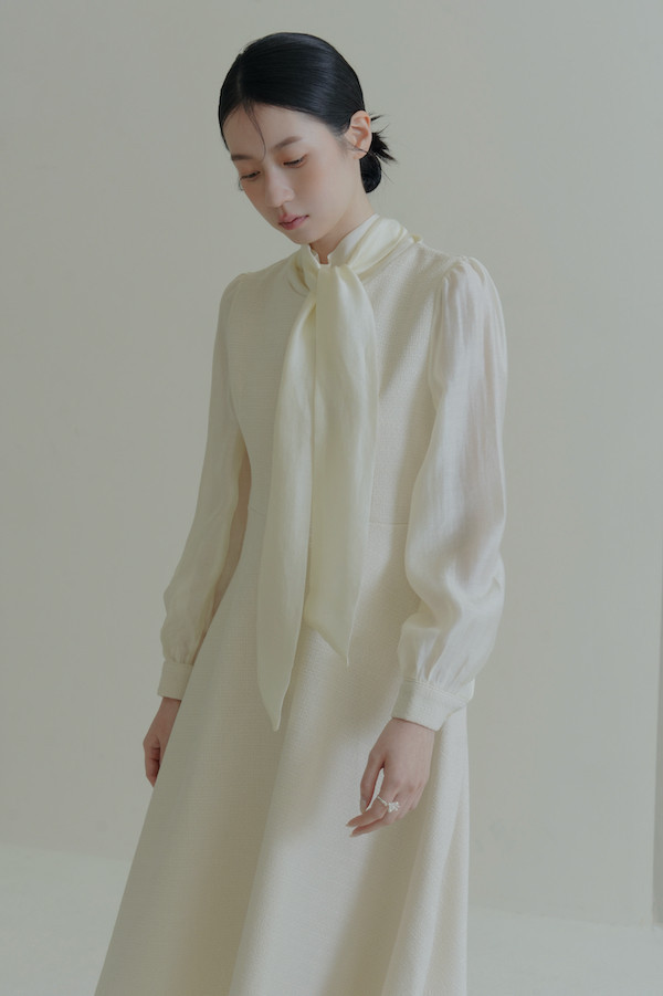 領巾綁帶小香風長洋裝(米白) 