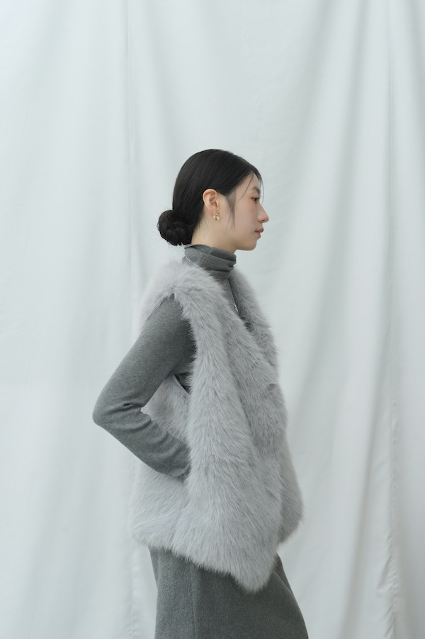 毛絨感Ｖ領光澤背心+上衣(灰) 