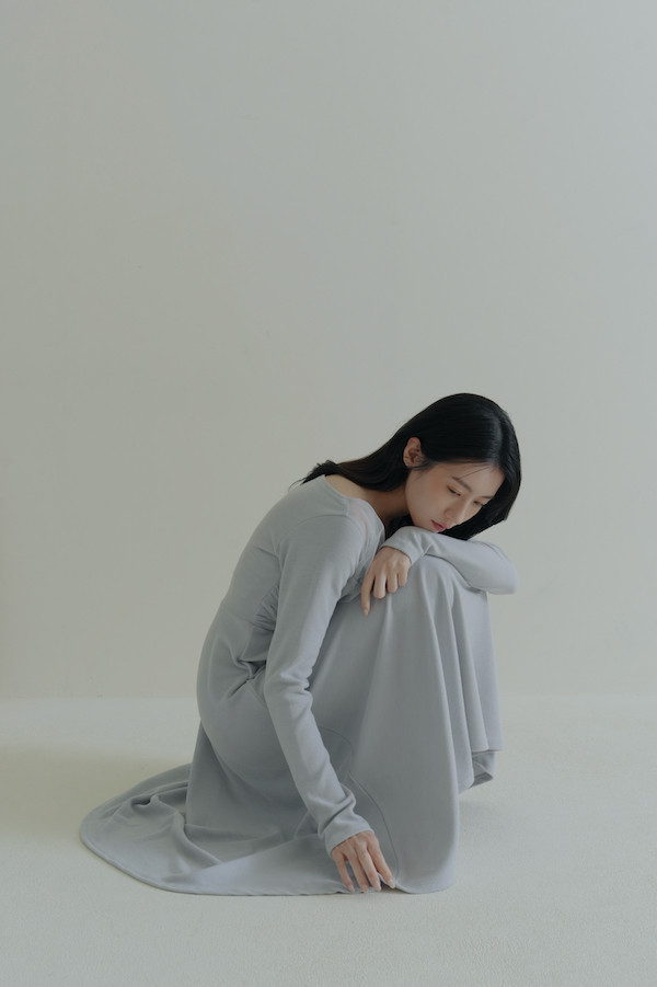 垂領抓褶網紗長洋裝(淺藍) 