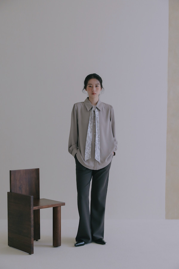 【SALE】印花領巾設計襯衫(灰) 