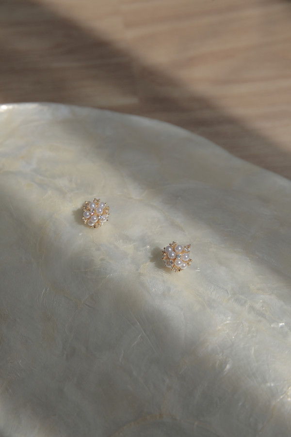 金色繡球珍珠耳針 
