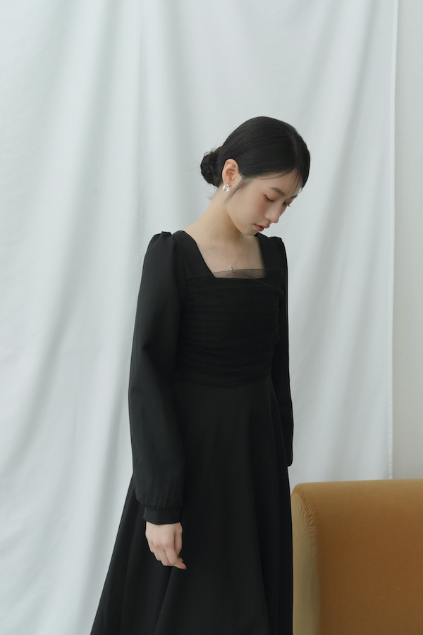 抓褶網紗設計長袖洋裝(黑) 