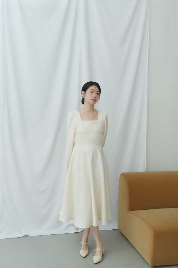抓褶網紗設計長袖洋裝(米白) 