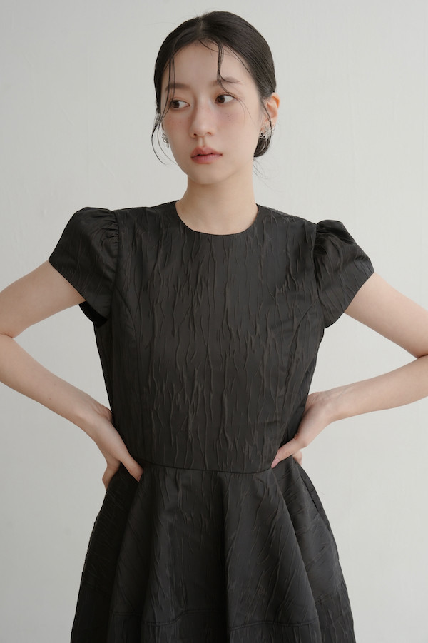 水波紋理立體剪裁洋裝(黑) 