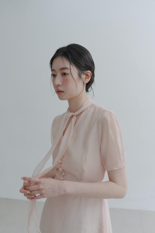 領巾小包袖天絲洋裝(淺粉) 