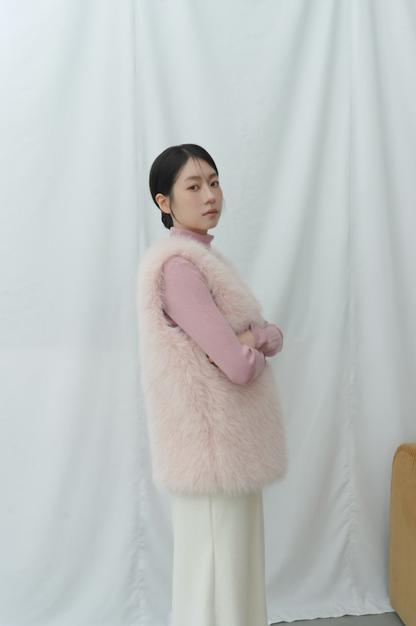 毛絨感Ｖ領光澤背心+上衣(粉) 