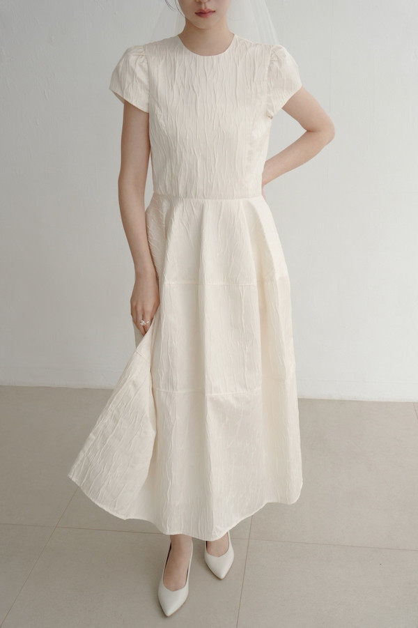 水波紋理立體剪裁洋裝(白) 