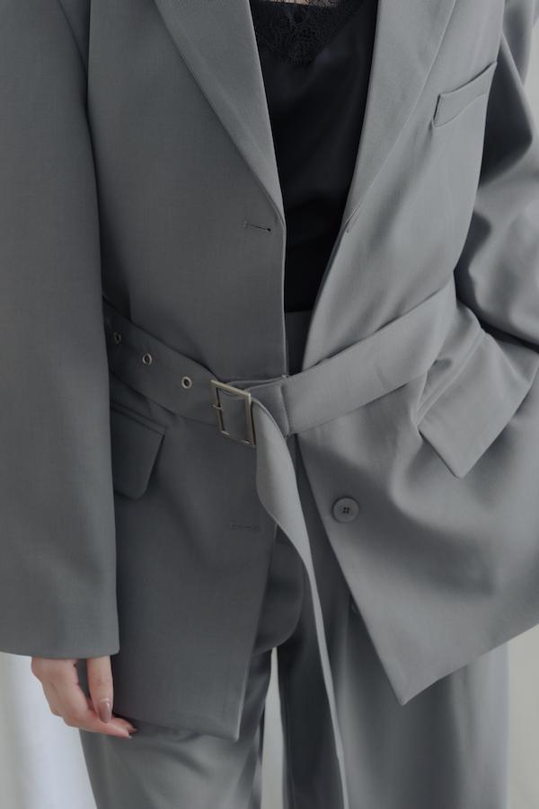 附腰帶時髦西裝外套(深灰) 
