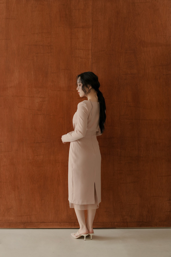 下襬透紗船型領小洋裝(裸粉) 