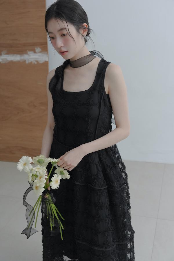 法式立體花朵紗剪裁洋裝(黑) 