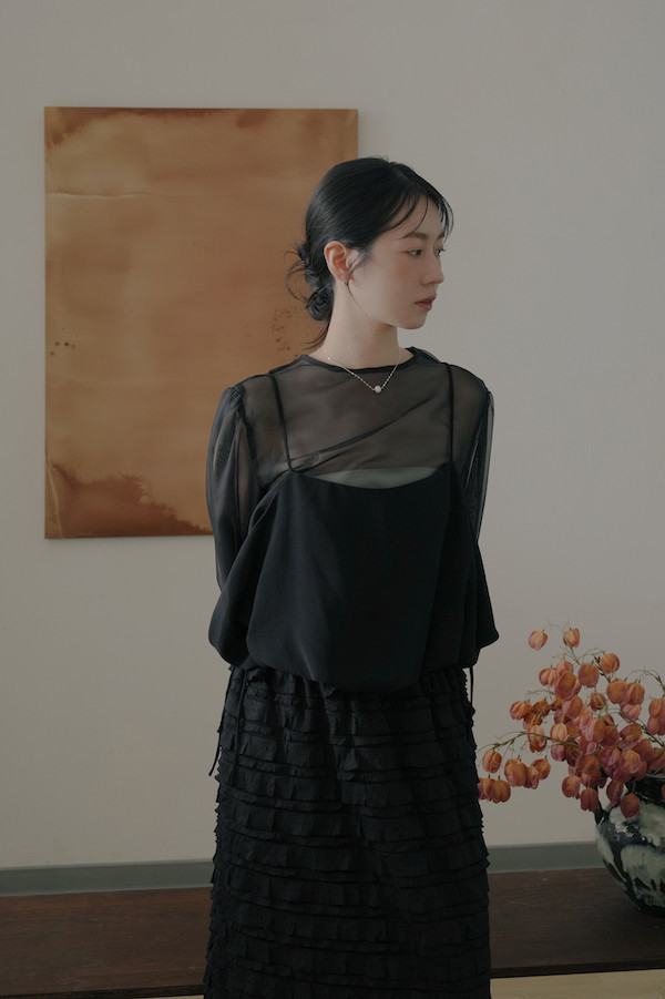 假兩件式透肌花苞上衣(黑) 