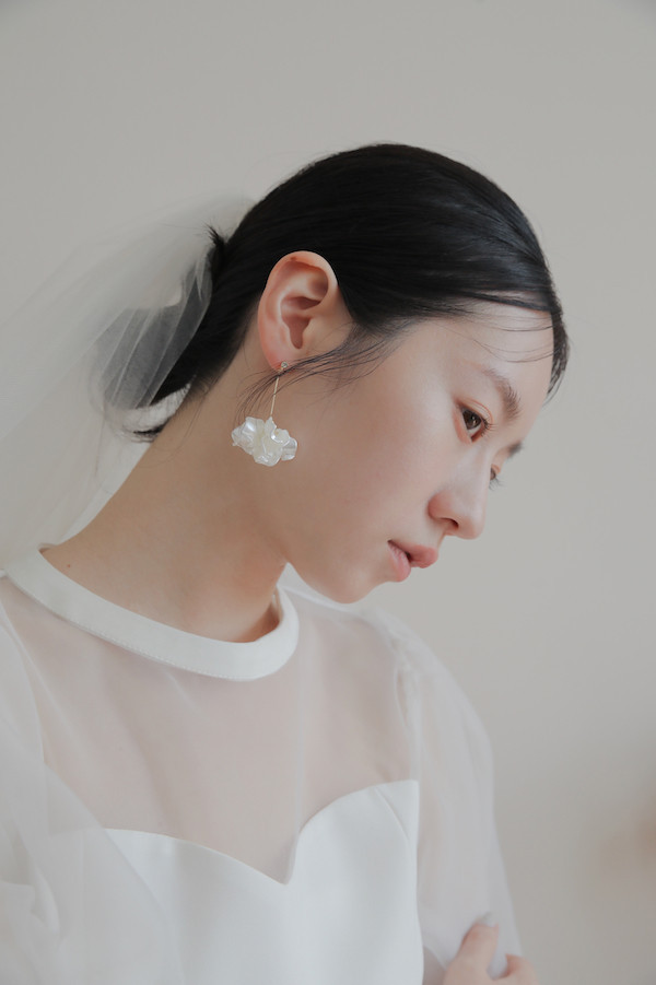 金色垂墜花瓣耳針 