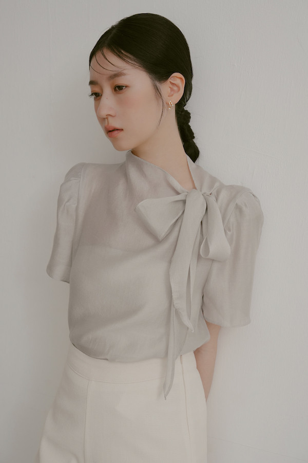 【SALE】側邊綁帶微透肌上衣(淺灰) 