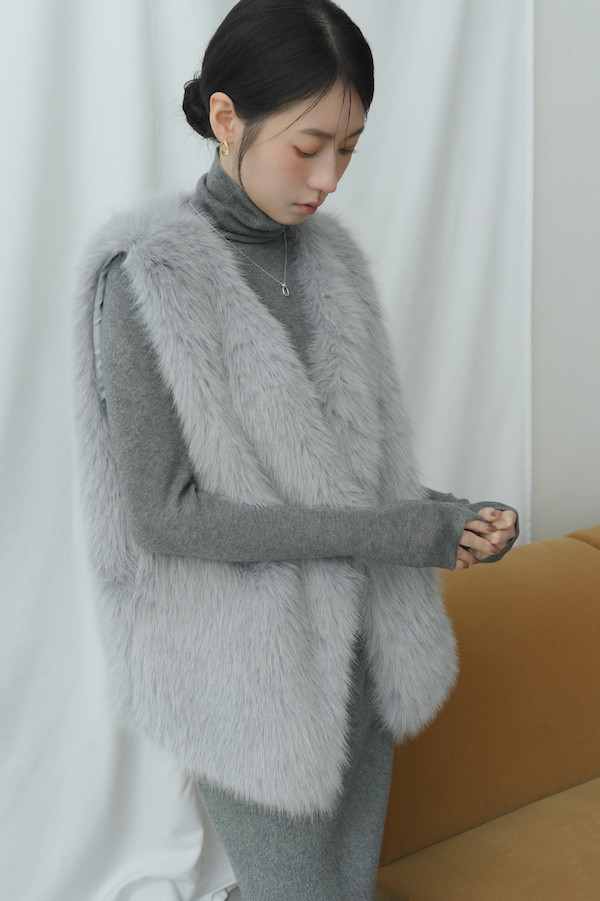 毛絨感Ｖ領光澤背心+上衣(灰) 
