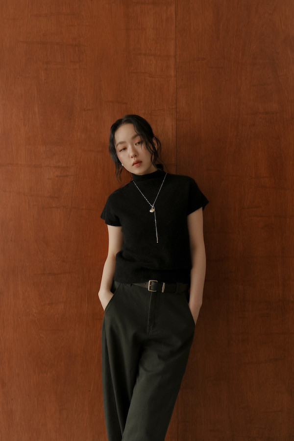 彎刀剪裁落地牛仔褲(灰黑) 