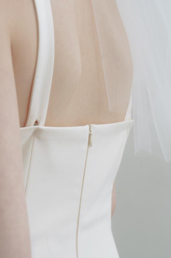 微方領赫本收腰長洋裝(米) 