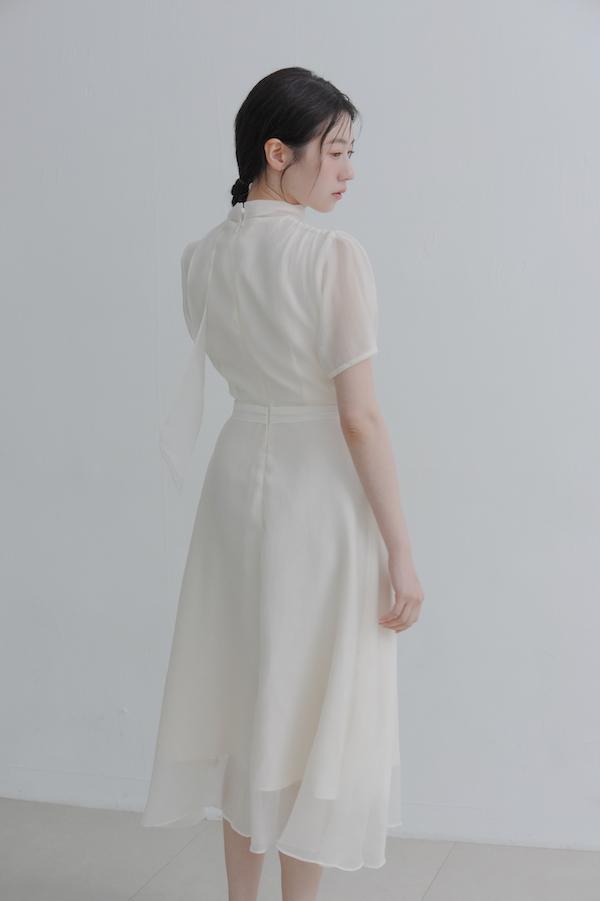 領巾小包袖天絲洋裝(米白) 
