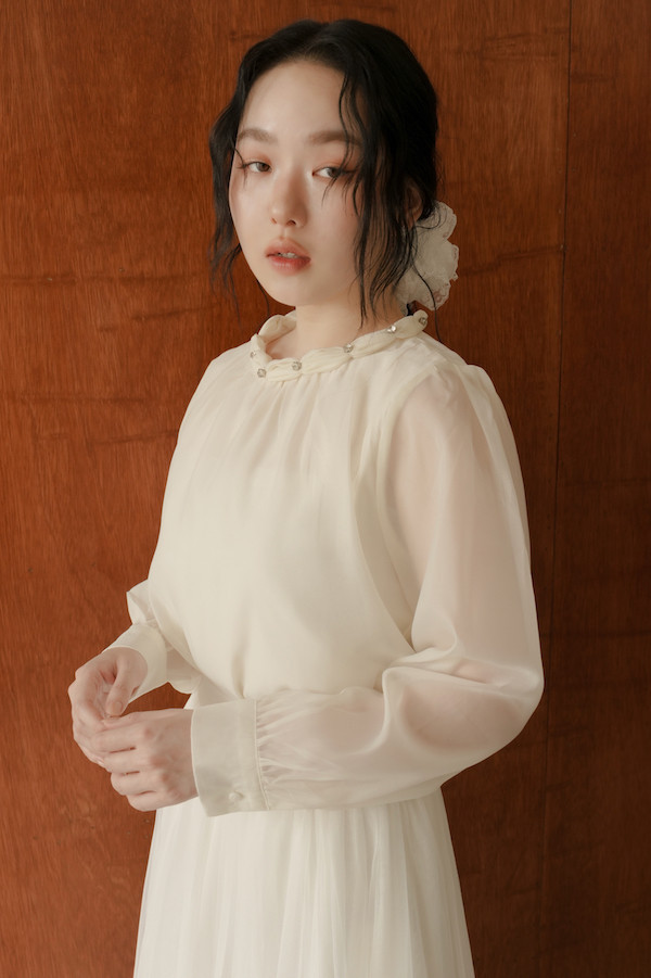 領口水鑽設計上衣(米白) 