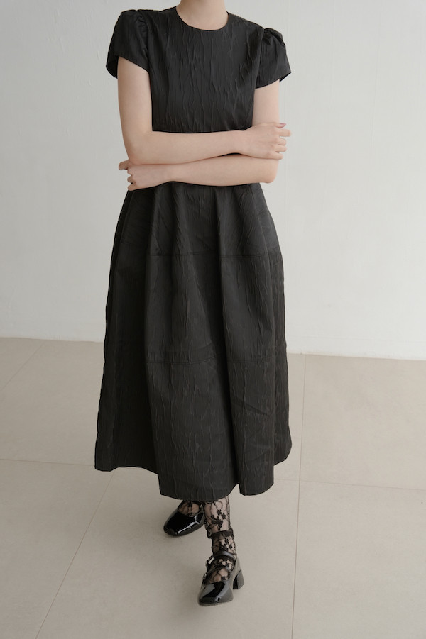 水波紋理立體剪裁洋裝(黑) 