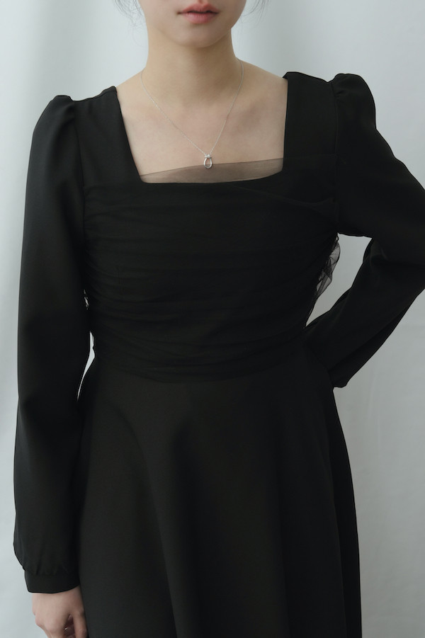 抓褶網紗設計長袖洋裝(黑) 