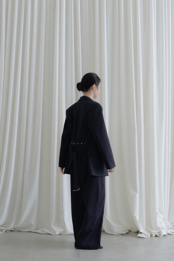 附腰帶時髦西裝外套(黑) 