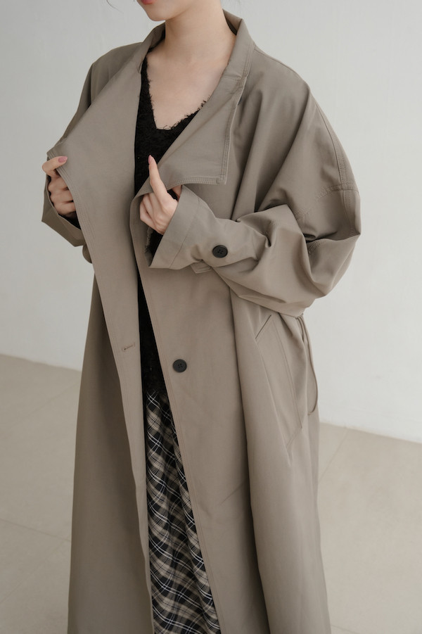 大翻領後腰縮織風衣外套(卡其) 