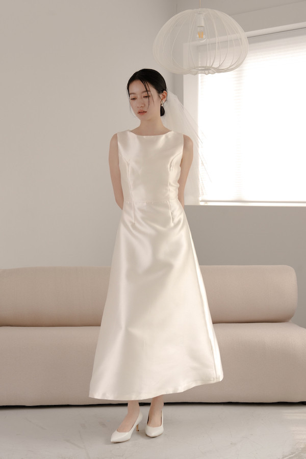 圓領無袖緞面輕婚紗(米白) 