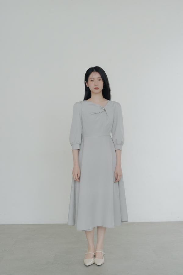 領口扭結七分袖洋裝(灰藍) 
