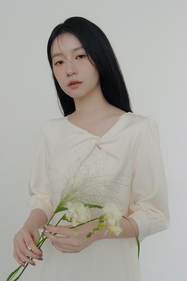 領口扭結七分袖洋裝(白) 