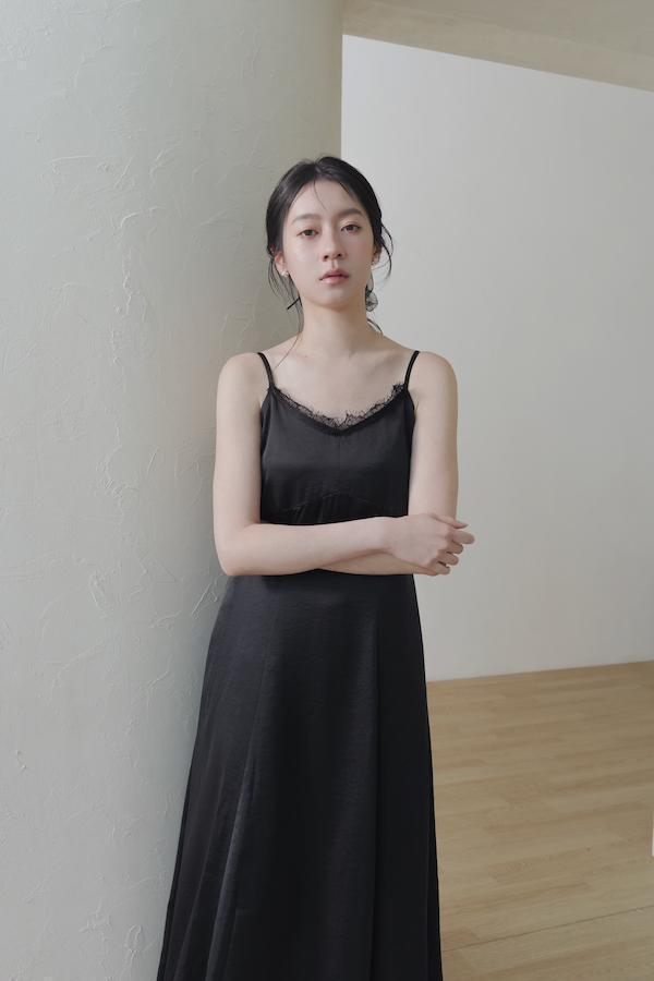 快閃-法式蕾絲緞面連身裙(黑) 