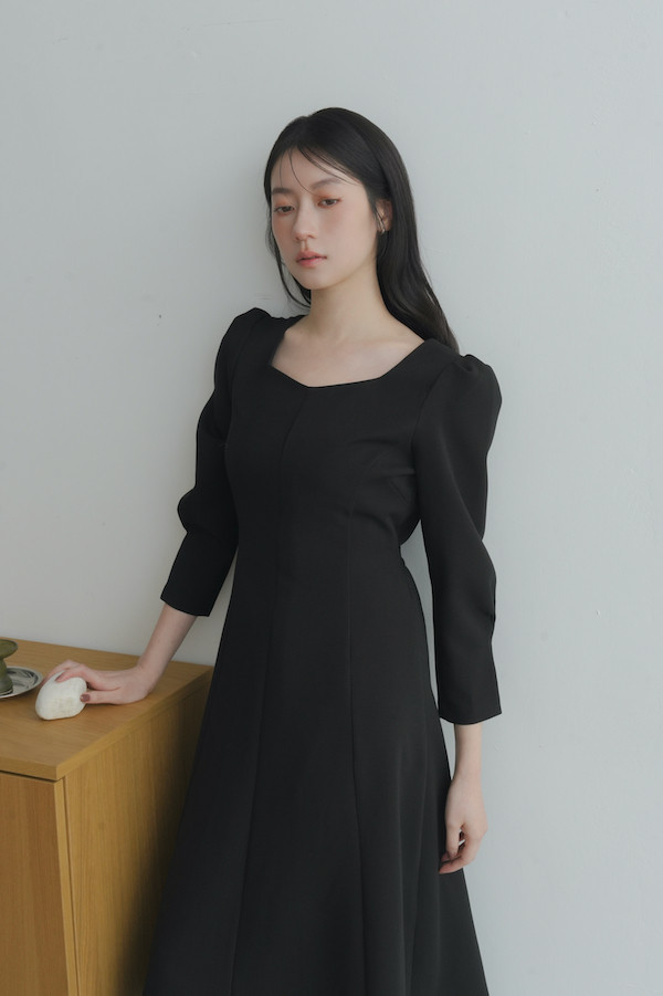 七分袖剪裁設計長洋裝(黑) 