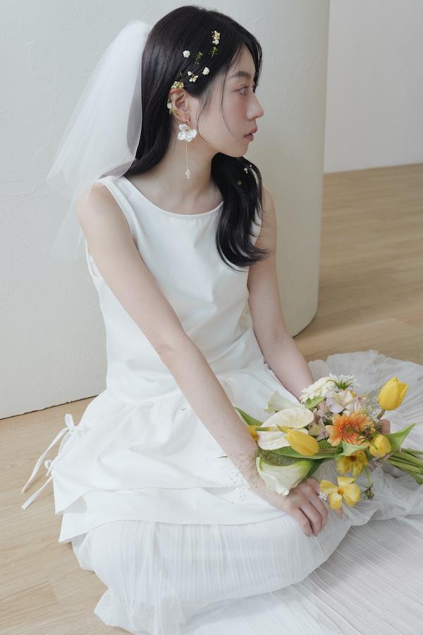 立體花瓣金色垂鍊耳針 