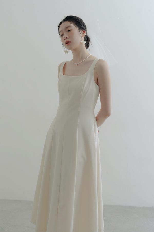 微方領赫本收腰長洋裝(米) 