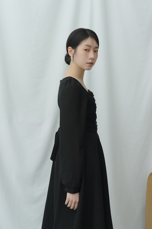 抓褶網紗設計長袖洋裝(黑) 