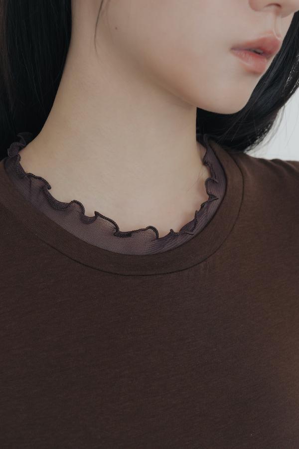 木耳薄紗滾邊天絲上衣(深咖) 