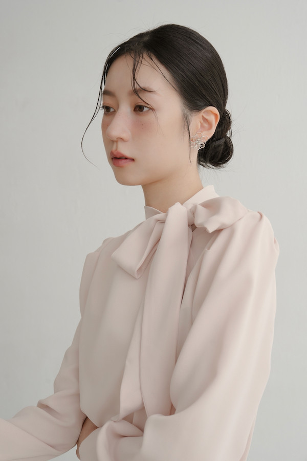 側邊綁帶設計長袖上衣(米杏) 