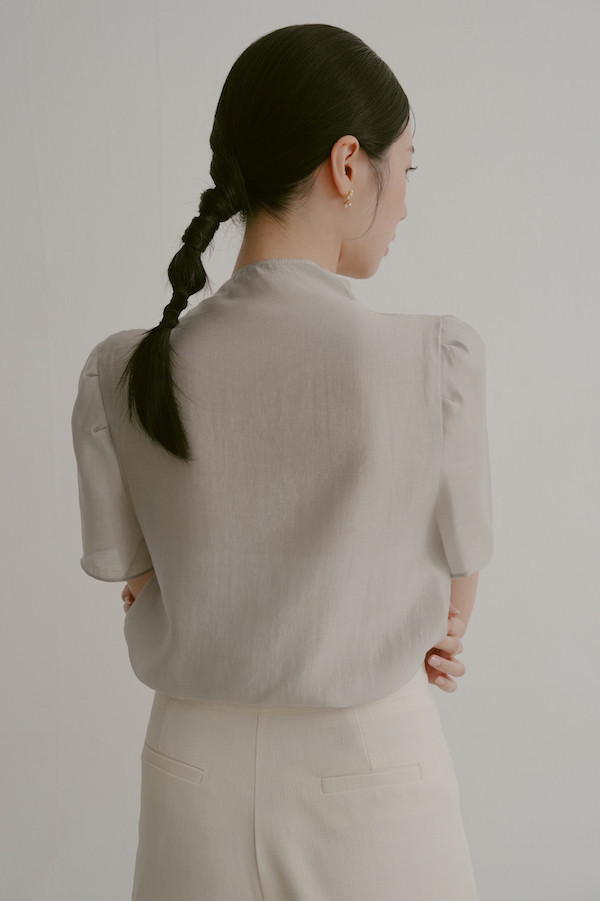 【SALE】側邊綁帶微透肌上衣(淺灰) 