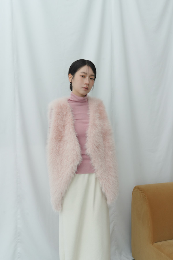 毛絨感Ｖ領光澤背心+上衣(粉) 