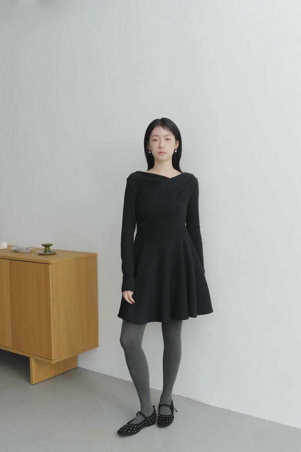 刷毛垂領設計短洋裝(黑) 