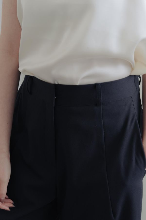 後腰鬆緊落地西裝褲(黑) 