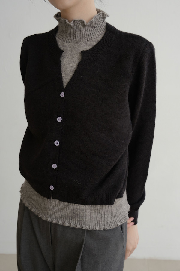 假兩件式木耳邊針織上衣(灰黑) 