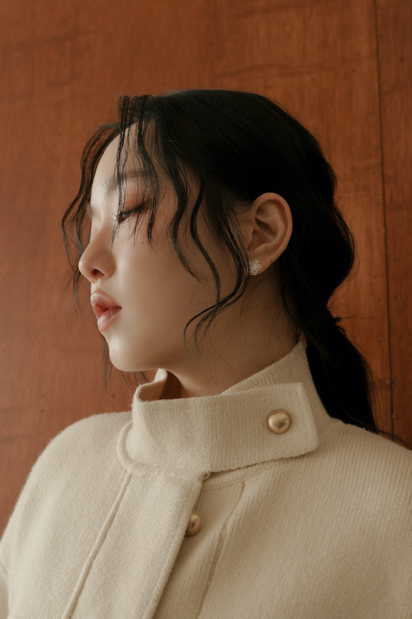 包領金釦暗門襟設計外套(米白) 