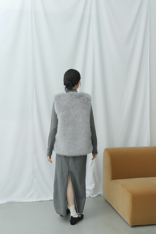 毛絨感Ｖ領光澤背心+上衣(灰) 