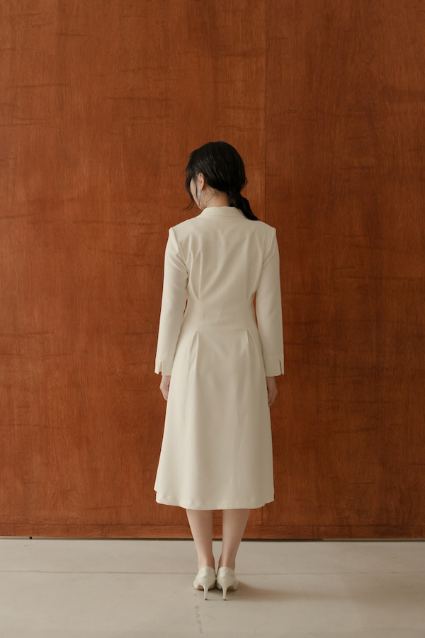 西裝領收腰設計大衣(白) 