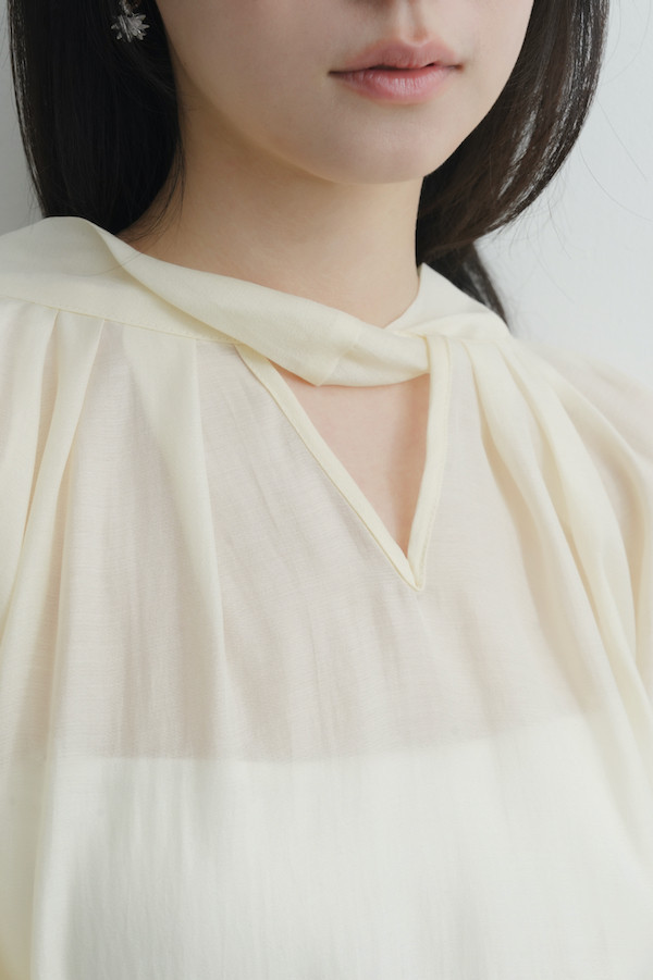 扭轉綁帶天絲上衣(米白) 