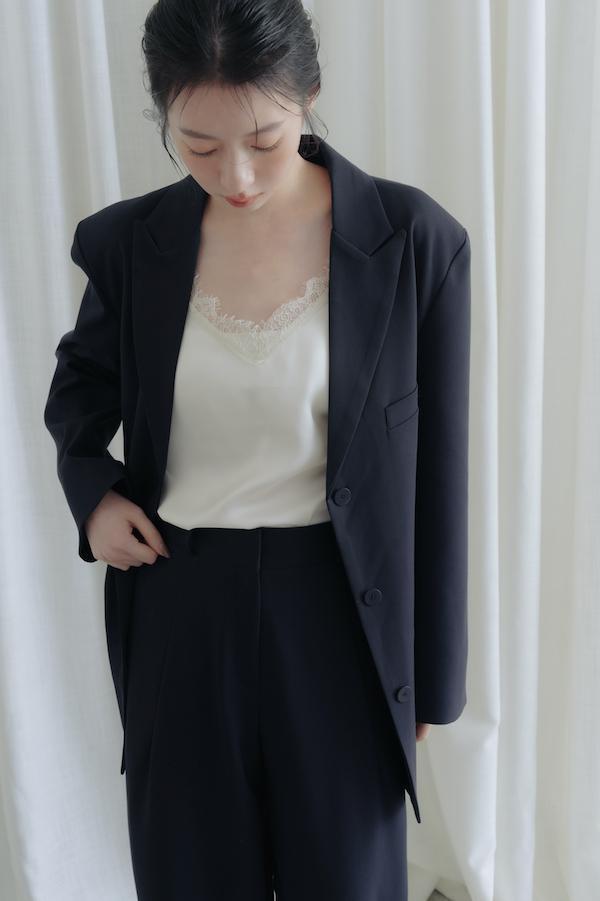 附腰帶時髦西裝外套(黑) 