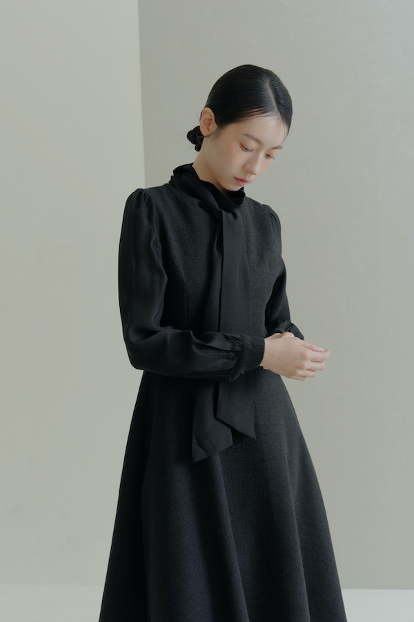 領巾綁帶小香風長洋裝(黑) 