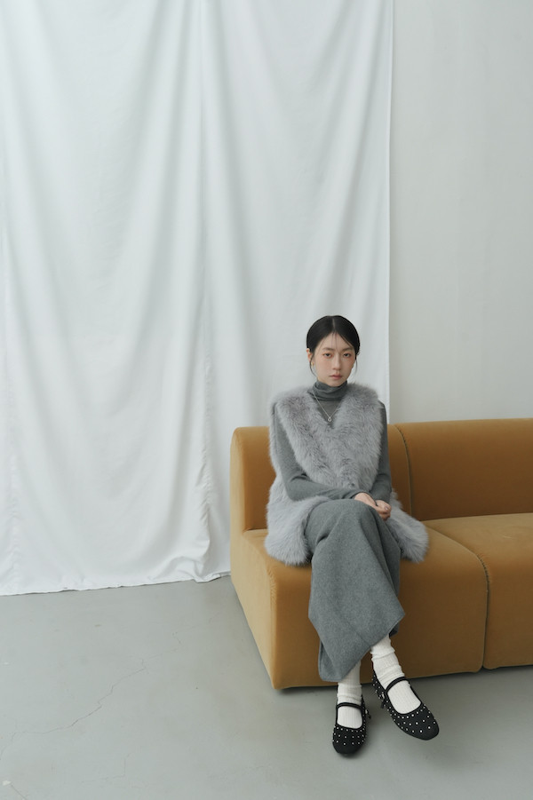 毛絨感Ｖ領光澤背心+上衣(灰) 