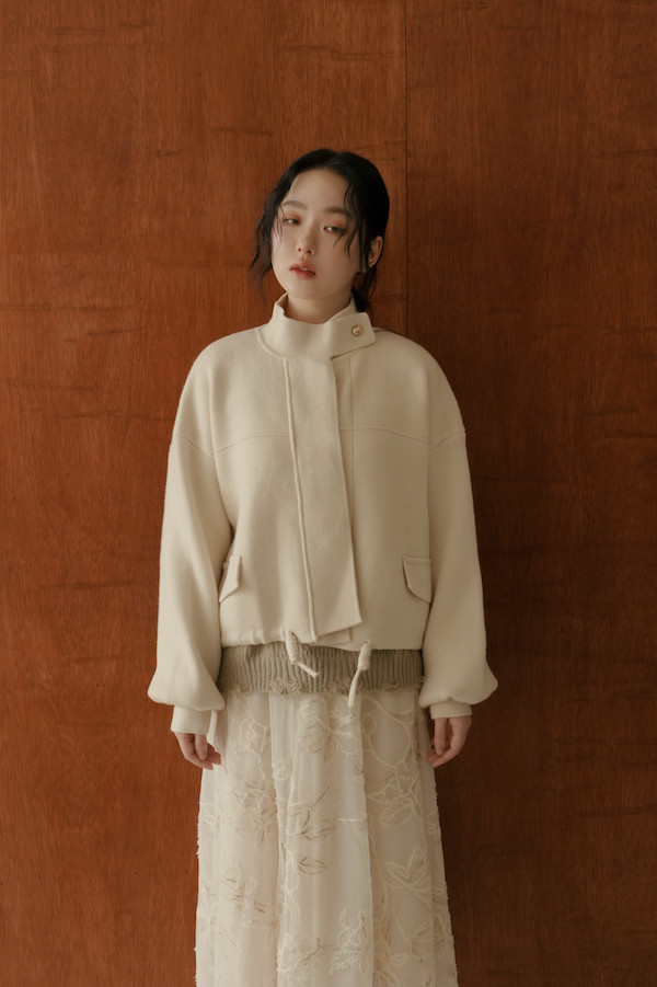包領金釦暗門襟設計外套(米白) 